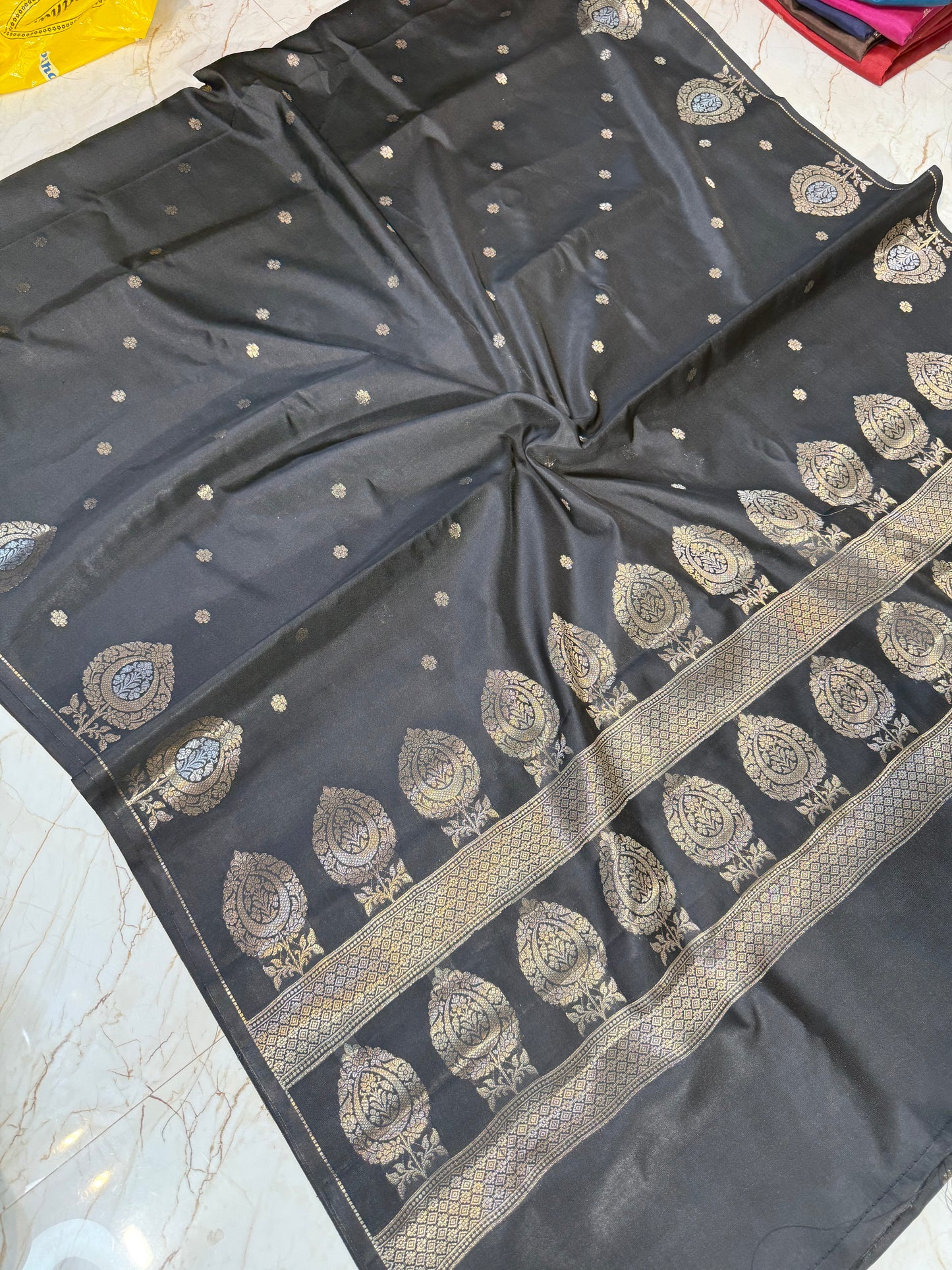 Banarasi Handloom Raw Mnago Soft Silk Saree