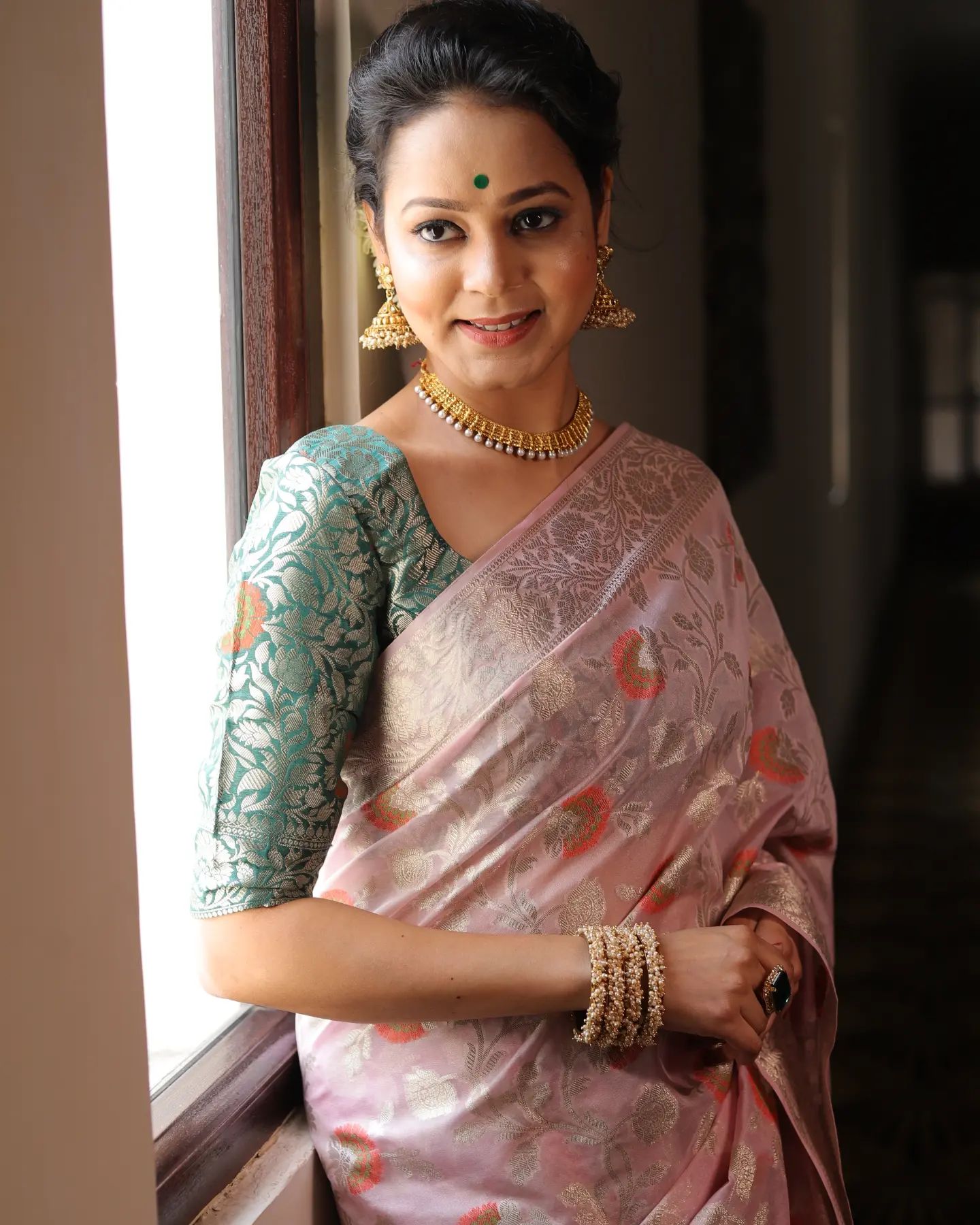 Handwoven Banarasi Georgette Saree in Bridal Red – WeaverStory